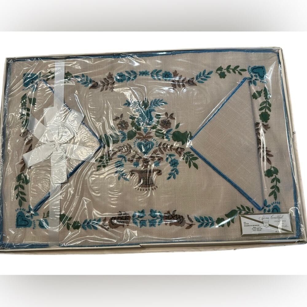Vintage Table Linens from Home Beautiful by Vicki in Aqua. 4 Placemats & Napkins